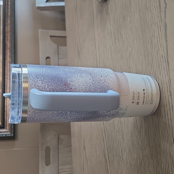 Stanley Quencher Tumbler with Handle - Picture 5 of 8